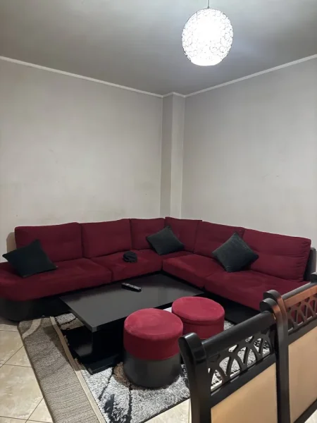 Tirane, jepet me qera apartament 1+1+Ballkon Kati 2, 80 m² 400 € (Rruga Jordan Misja Kompleksi Gener 2)