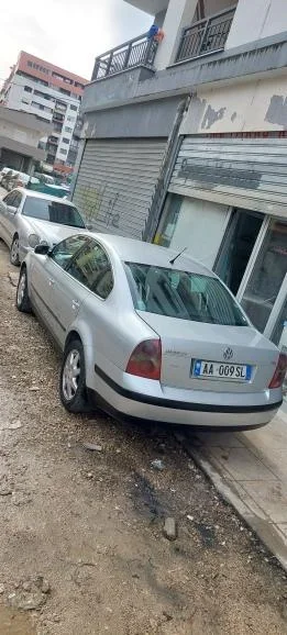 Tirane, shes makine Passat Nafte, gri metalizato manuale Kondicioner 209.000 km 2.700 €