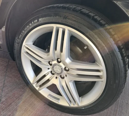 Tirane, shes makine Mercedes Nafte, gri e erret tiptronik Klima 131.000 km 22.000 €