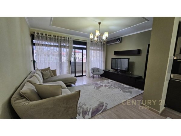 Tirane, jepet me qera apartament 3+1+Aneks+Ballkon Kati 2, 150 m² 850 € (Pazari i ri)