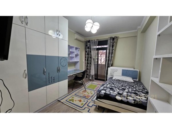 Tirane, jepet me qera apartament 3+1+Aneks+Ballkon Kati 2, 150 m² 850 € (Pazari i ri)