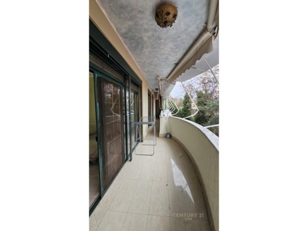 Tirane, jepet me qera apartament 3+1+Aneks+Ballkon Kati 2, 150 m² 850 € (Pazari i ri)