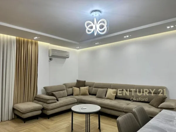 Tirane, jepet me qera apartament 2+1+Aneks+Ballkon Kati 5, 95 m² 900 € (Mozaiku)