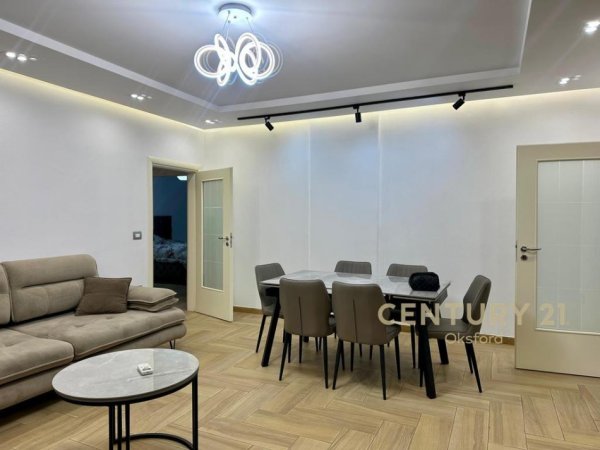 Tirane, jepet me qera apartament 2+1+Aneks+Ballkon Kati 5, 95 m² 900 € (Mozaiku)