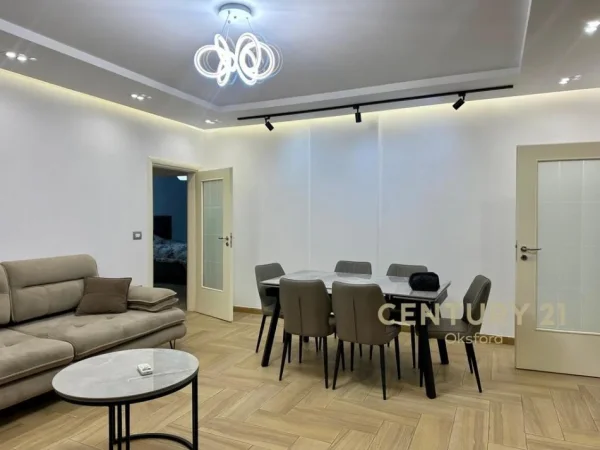 Tirane, jepet me qera apartament 2+1+Aneks+Ballkon Kati 5, 95 m² 900 € (Mozaiku)
