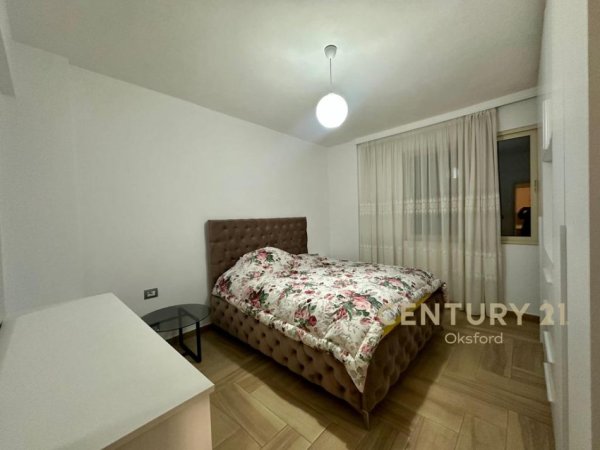 Tirane, jepet me qera apartament 2+1+Aneks+Ballkon Kati 5, 95 m² 900 € (Mozaiku)