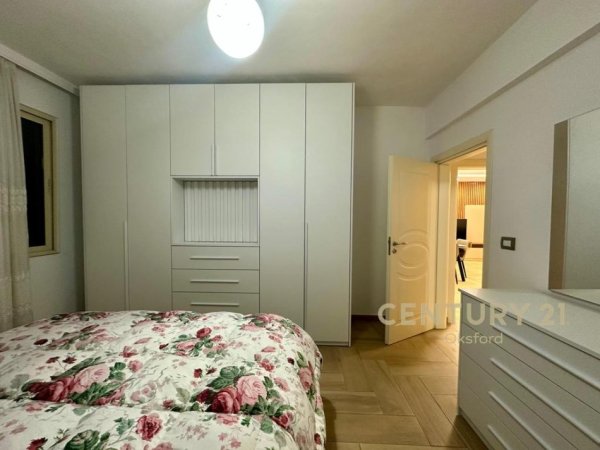 Tirane, jepet me qera apartament 2+1+Aneks+Ballkon Kati 5, 95 m² 900 € (Mozaiku)