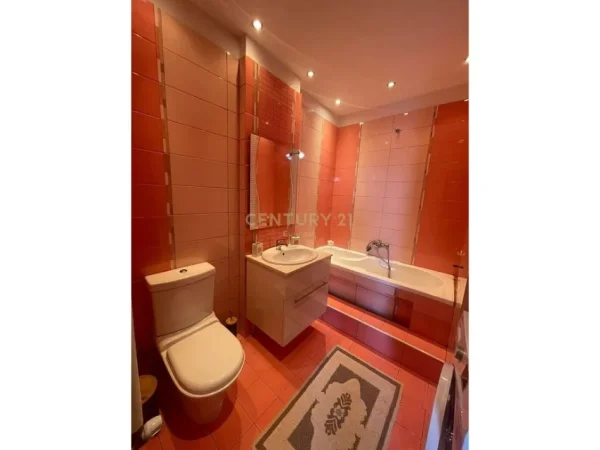 Tirane, shes apartament duplex Dublex Kati 6, 200 m² 380.000 € (RRUGA E DURRESIT)