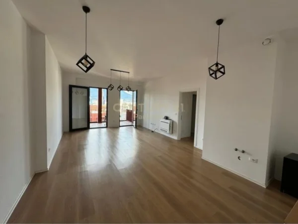 Tirane, shitet apartament 3+1+Ballkon Kati 18, 159 m² 399.000 € (rruga e kavajes)