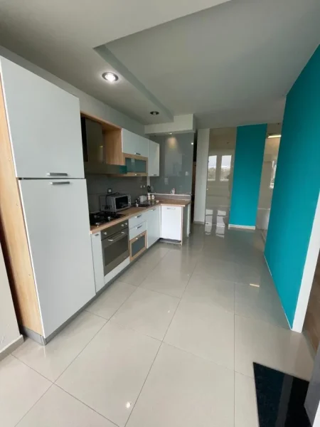 Tirane, jepet me qera apartament 2+1+Ballkon Kati 6, 110 m² 1.200 € (Bulevardi Deshmoret e Kombit)