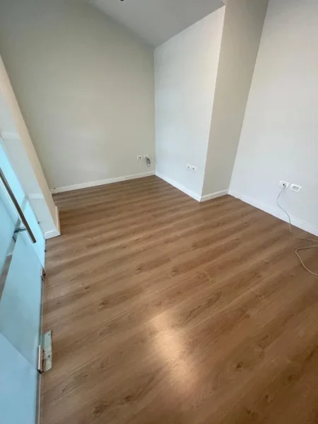 Tirane, jepet me qera apartament 2+1+Ballkon Kati 6, 110 m² 1.200 € (Bulevardi Deshmoret e Kombit)