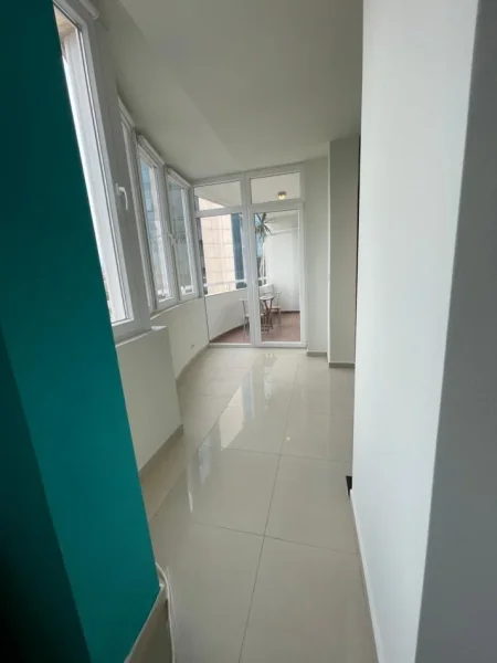 Tirane, jepet me qera apartament 2+1+Ballkon Kati 6, 110 m² 1.200 € (Bulevardi Deshmoret e Kombit)