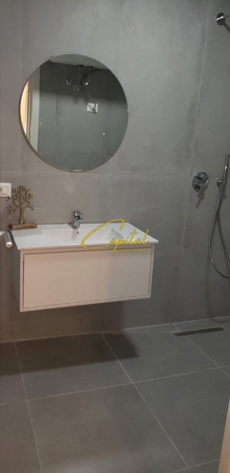 Tirane, jepet me qera zyre Kati 3, 72 m² 650 € (RRUGA SAMI FRASHERI)