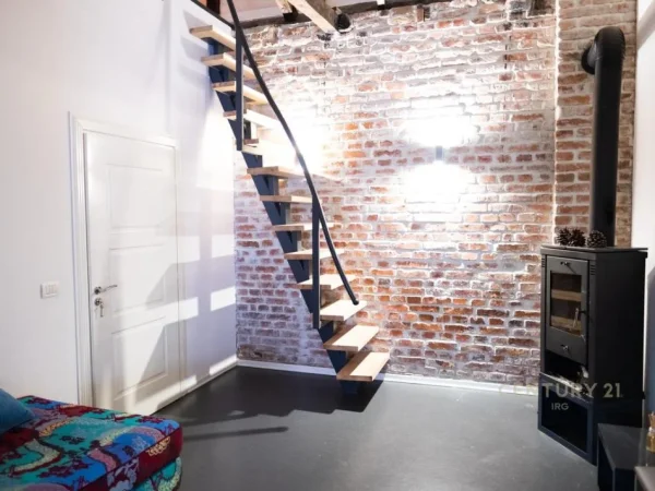 Tirane, jepet me qera apartament 2+1 me oborr dhe post parkimi,Kati 1, 126 m² 1.400 € (Gjimnazi Petro Nini Luarasi)