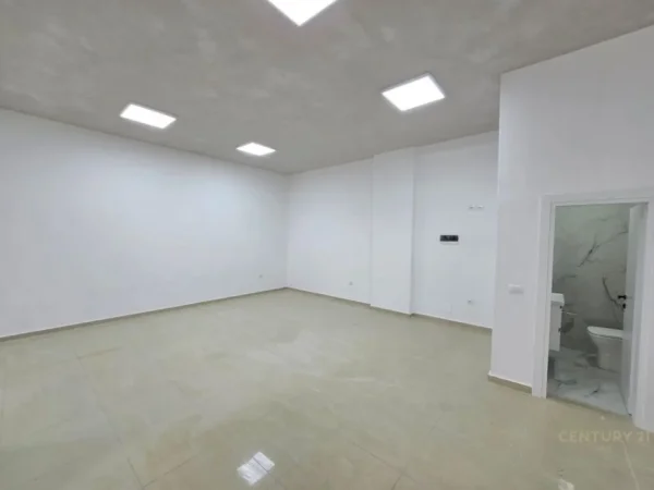Tirane, jepet me qera ambjent biznesi Kati 2, 80 m² 700 € (Astir)