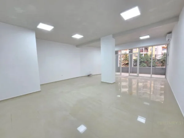 Tirane, jepet me qera ambjent biznesi Kati 2, 80 m² 700 € (Astir)