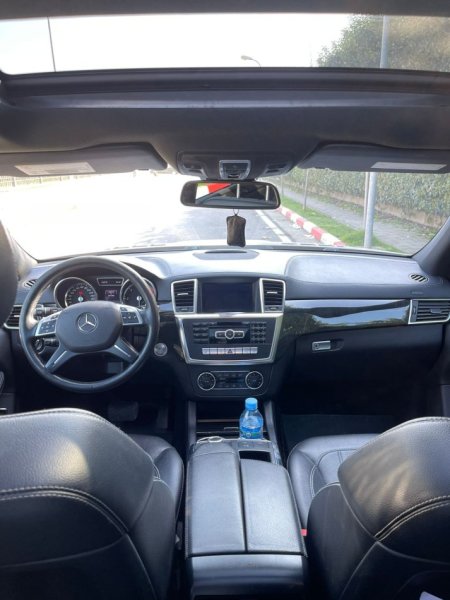 Tirane, shes makine Mercedez Gl Nafte, gri e erret Klima 240.000 km 14.000 €