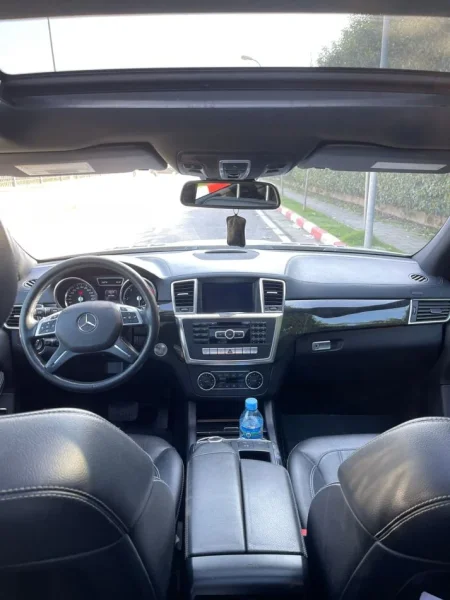 Tirane, shes makine Mercedez Gl Nafte, gri e erret Klima 240.000 km 14.000 €