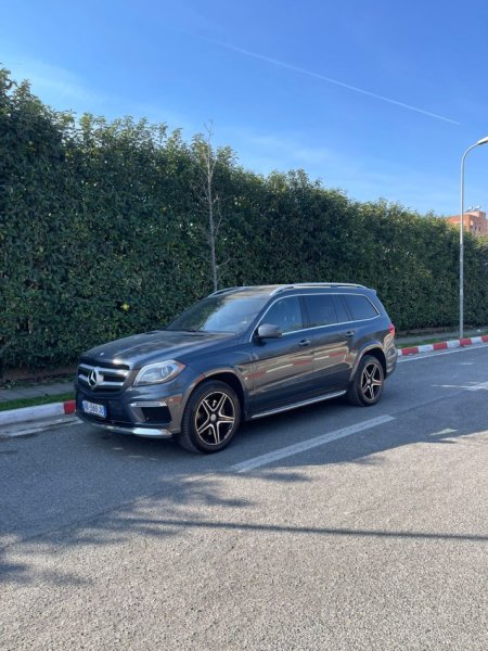 Tirane, shes makine Mercedez Gl Nafte, gri e erret Klima 240.000 km 14.000 €