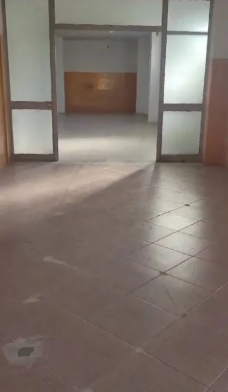 Tirane, jepet me qera magazine Kati 0, 200 m² 800 € (Autostrada Tirane- Durres)