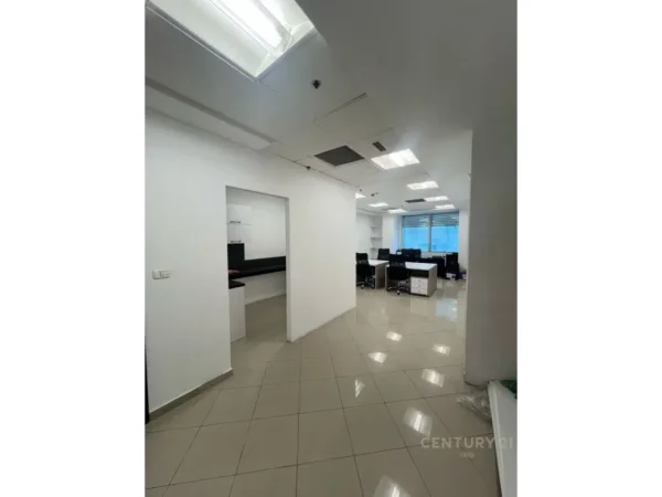 Tirane, jepet me qera zyre Kati 2, 66 m² 800 € (Abdi Toptani)