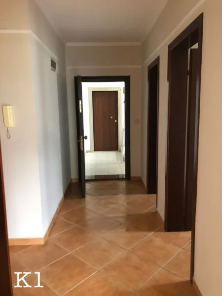 Tirane, jepet me qera zyre Kati 4, 180 m² 1.900 € (SHESHI WILLSON)