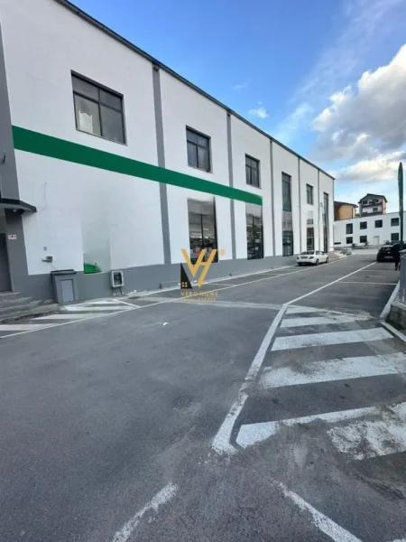 Tirane, jepet me qera magazine Kati 0, 1.000 m² 7.000 € (ALI DEMI)