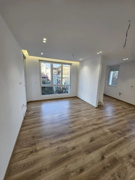 Tirane, jepet me qera apartament 2+1+Ballkon Kati 2, 110 m² 800 € (Tregu Elektrik)
