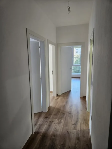 Tirane, jepet me qera apartament 2+1+Ballkon Kati 2, 110 m² 800 € (Tregu Elektrik)
