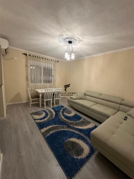 Tirane, jepet me qera apartament 1+1+Ballkon Kati 4, 90 m² 450 € (BRRYL)