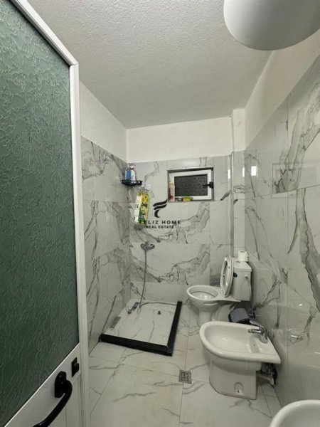 Tirane, jepet me qera apartament 1+1+Ballkon Kati 4, 90 m² 450 € (BRRYL)
