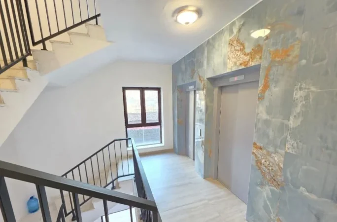 Tirane, jepet me qera zyre Kati 1, 58 m² 500 € (Myslym shyri)