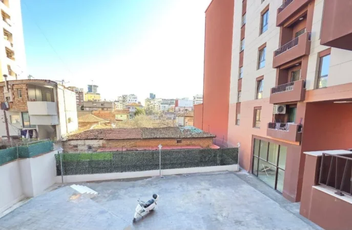 Tirane, jepet me qera zyre Kati 1, 58 m² 500 € (Myslym shyri)
