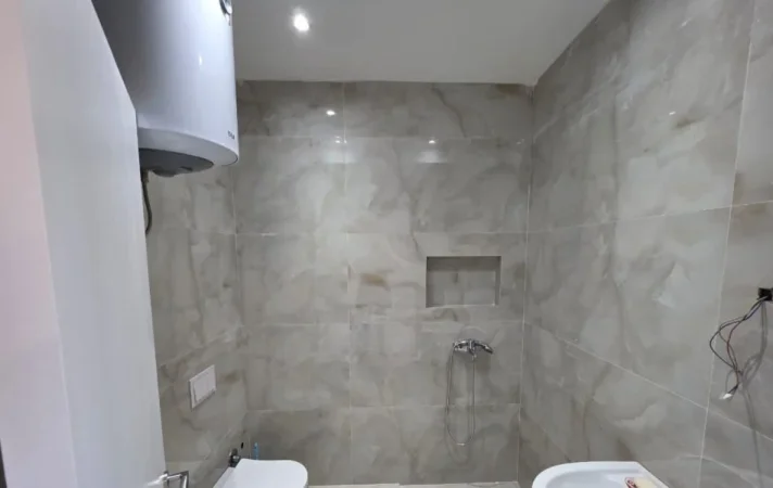 Tirane, jepet me qera zyre Kati 1, 58 m² 500 € (Myslym shyri)