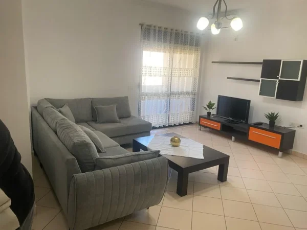 Tirane, jepet me qera apartament duplex 1+1 Kati 5, 70 m² 500 € (Rruga kavajes)