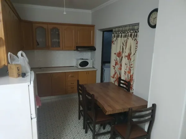 Tirane, jepet me qera apartament 2+1+Ballkon , 80 m² 550 € (Rr. ELbasanit)