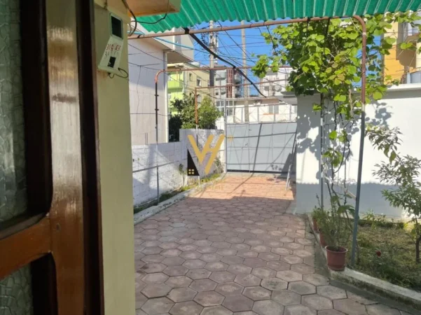 Tirane, shitet shtepi 4+1+Ballkon Kati 0, 345 m² 320.000 € (SELITE)