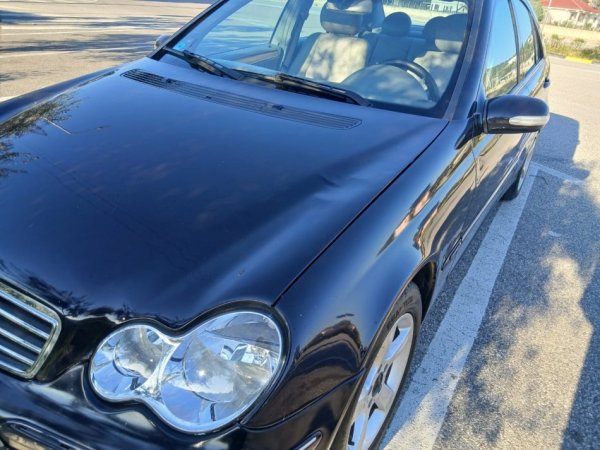 Lushnje, shes makine benz c class Nafte, blu e errët manuale Kondicioner 350.000 km 3.500 €