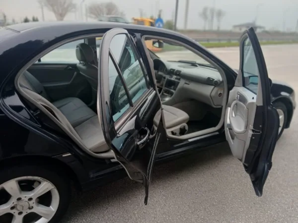 Lushnje, shes makine benz c class Nafte, blu e errët manuale Kondicioner 350.000 km 3.500 €
