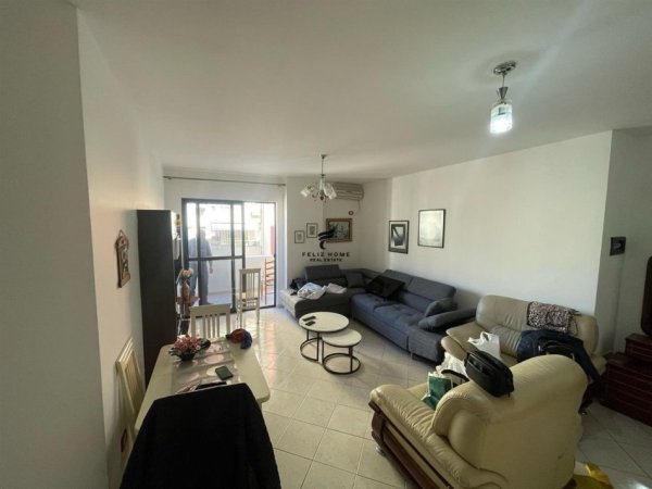 Tirane, jepet me qera apartament 2+1+Ballkon Kati 5, 95 m² 550 € (ASTIR)