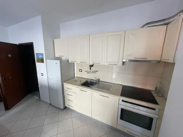 Tirane, jepet me qera apartament 2+1+Ballkon Kati 5, 95 m² 550 € (ASTIR)