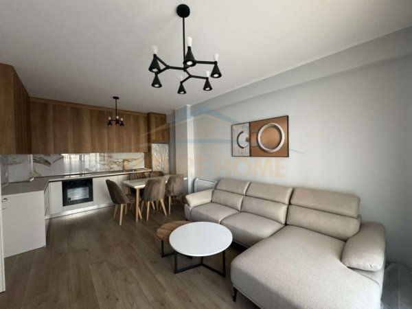 Tirane, jepet me qera apartament 2+1+Ballkon+Post Parkimi,  Kati 1, 105 m² 650 € (Rezidenca Oasis)