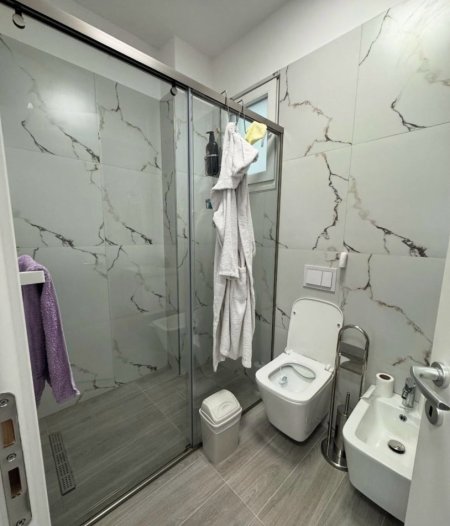 Tirane, jepet me qera apartament 2+1+Aneks+Ballkon , 103 m² 730 € (don bosko)