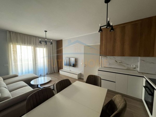 Tirane, jepet me qera apartament 2+1+Ballkon+Post Parkimi,  Kati 1, 105 m² 650 € (Rezidenca Oasis)