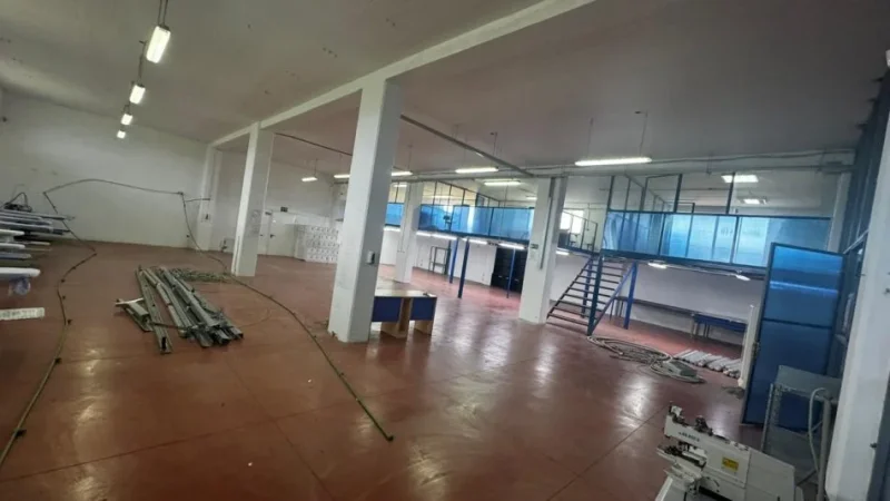 Tirane, jepet me qera magazine , 1.200 m² 3.000 € (Kombinat)