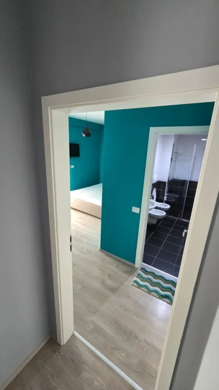 Tirane, jepet me qera apartament 2+1 , 700 € (kopleksi magalem)