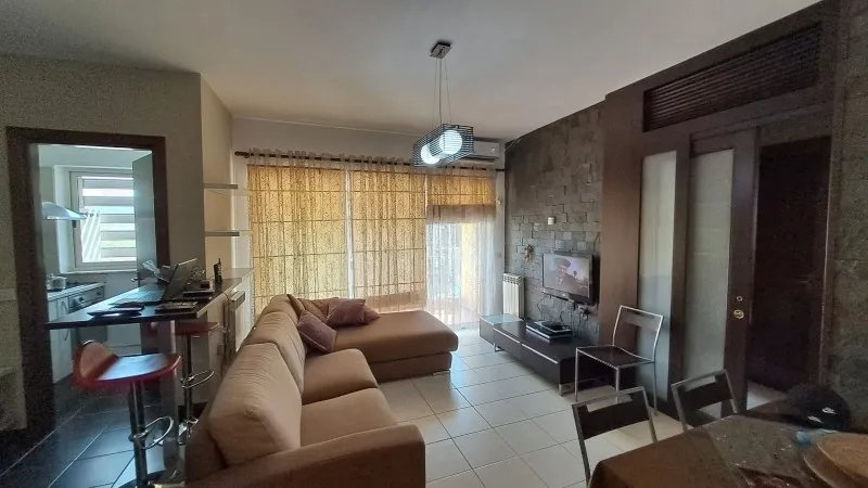 Tirane, jepet me qera apartament 2+1+Ballkon Kati 3, 90 m² 600 € (Ish Fusha Aviacionit)