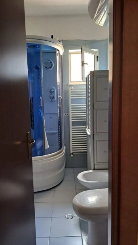 Tirane, jepet me qera apartament 2+1+Ballkon Kati 3, 90 m² 600 € (Ish Fusha Aviacionit)