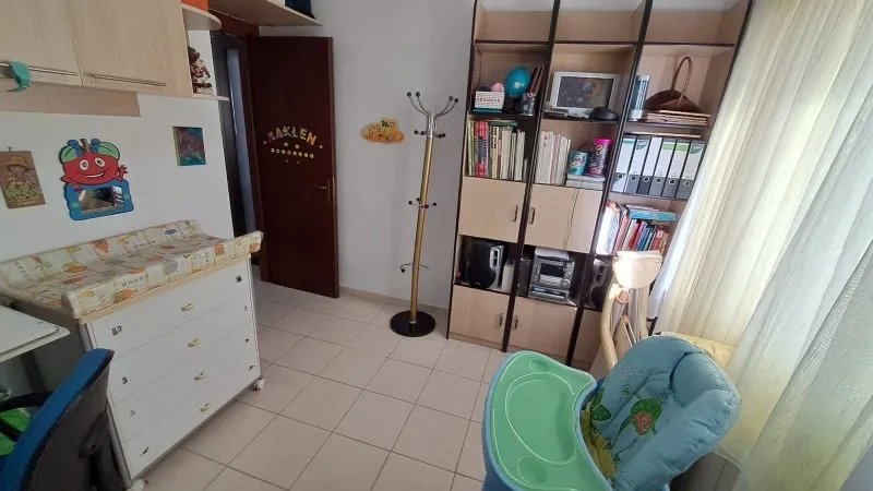 Tirane, jepet me qera apartament 2+1+Ballkon Kati 3, 90 m² 600 € (Ish Fusha Aviacionit)