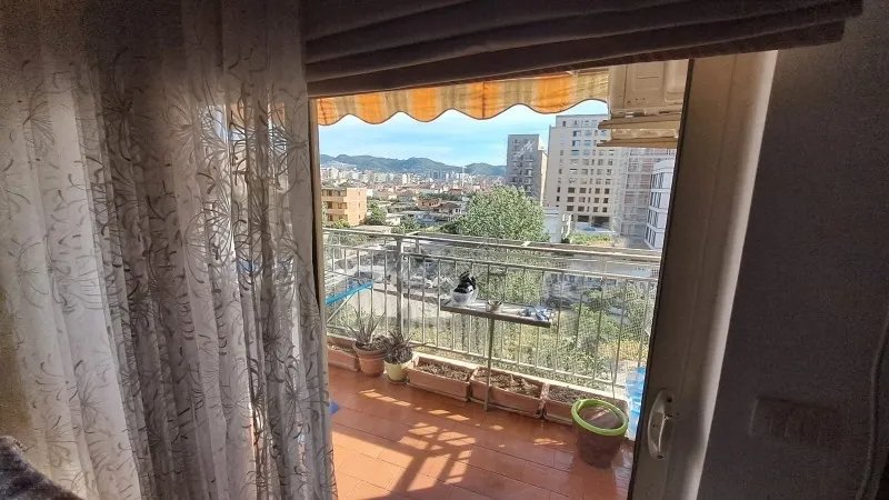 Tirane, jepet me qera apartament 2+1+Ballkon Kati 3, 90 m² 600 € (Ish Fusha Aviacionit)